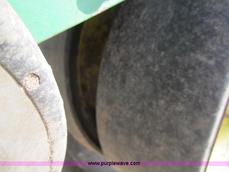 image for item 3056 1993 John Deere 7200 MaxEmerge 2 drawn conservation planter