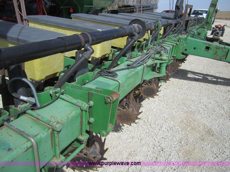 image for item 3056 1993 John Deere 7200 MaxEmerge 2 drawn conservation planter