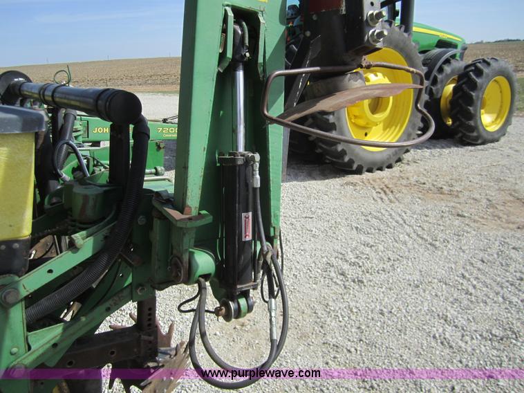 image for item 3056 1993 John Deere 7200 MaxEmerge 2 drawn conservation planter