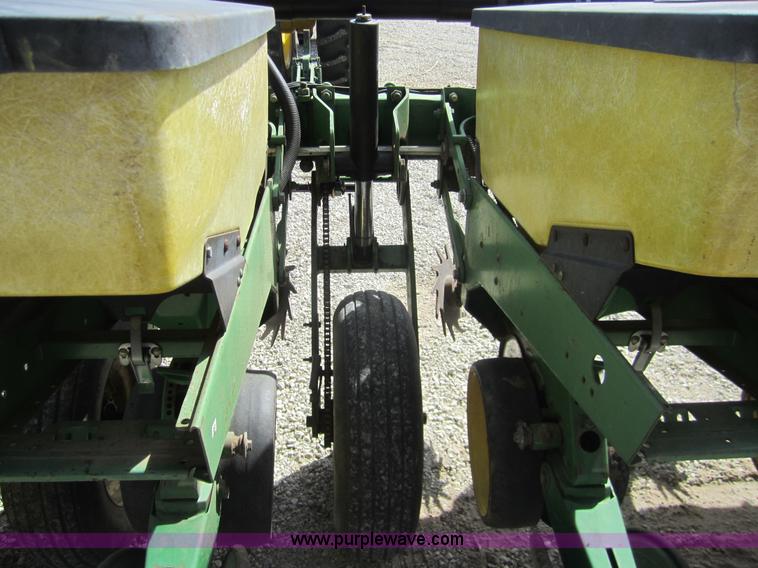 image for item 3056 1993 John Deere 7200 MaxEmerge 2 drawn conservation planter