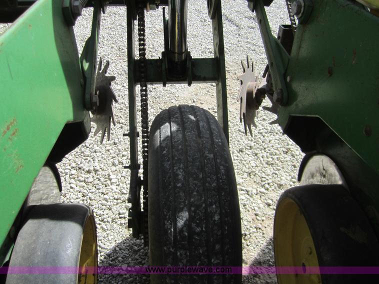 image for item 3056 1993 John Deere 7200 MaxEmerge 2 drawn conservation planter