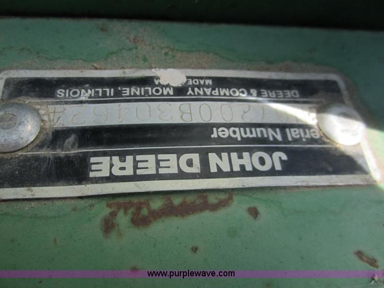 image for item 3056 1993 John Deere 7200 MaxEmerge 2 drawn conservation planter