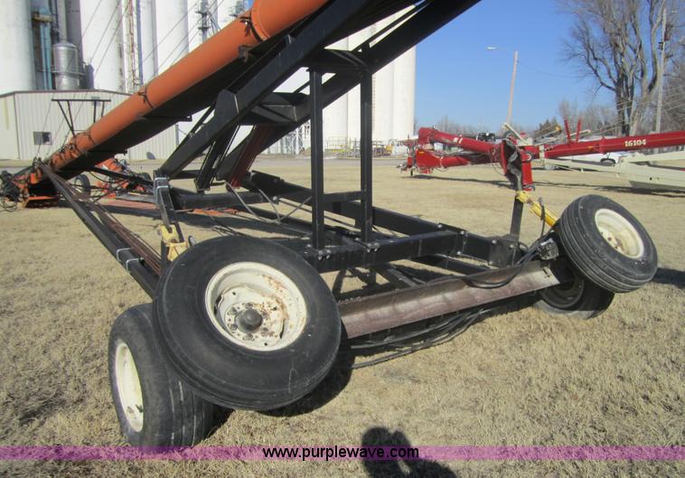 image for item 3196 Batco PS2500 95' grain conveyor