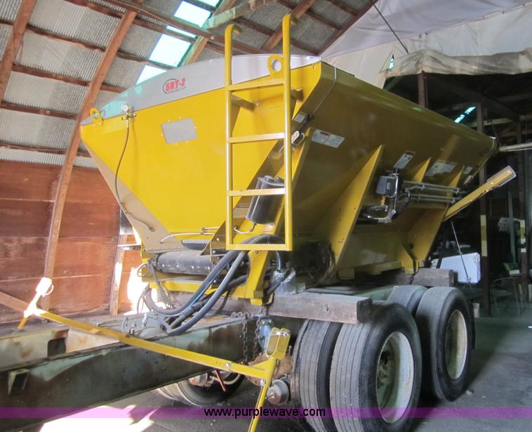 image for item 3200 Ag-Chem L3020G4 dry box spreader