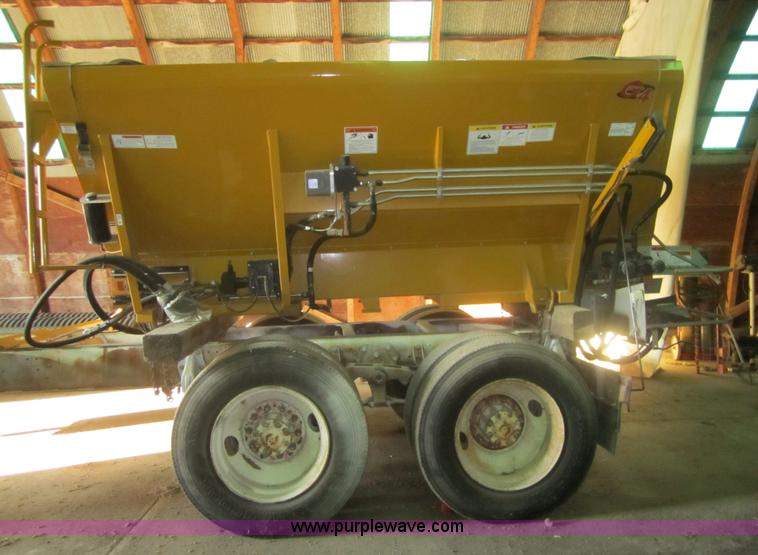 image for item 3200 Ag-Chem L3020G4 dry box spreader