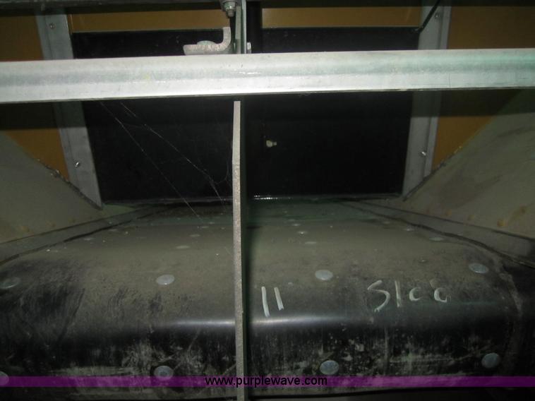 image for item 3200 Ag-Chem L3020G4 dry box spreader