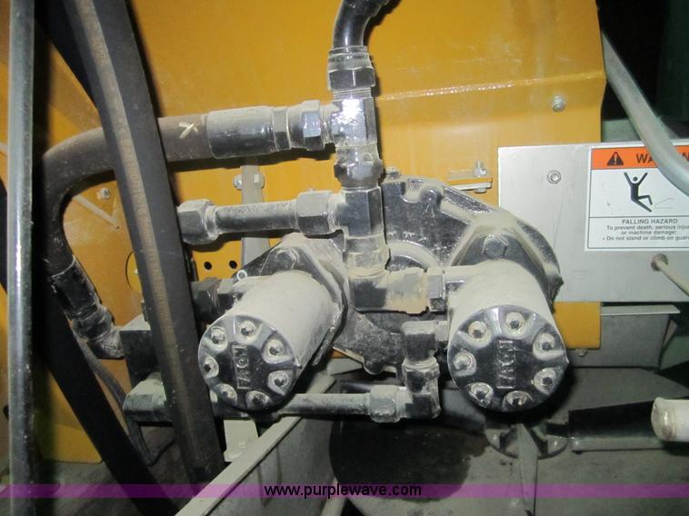 image for item 3200 Ag-Chem L3020G4 dry box spreader