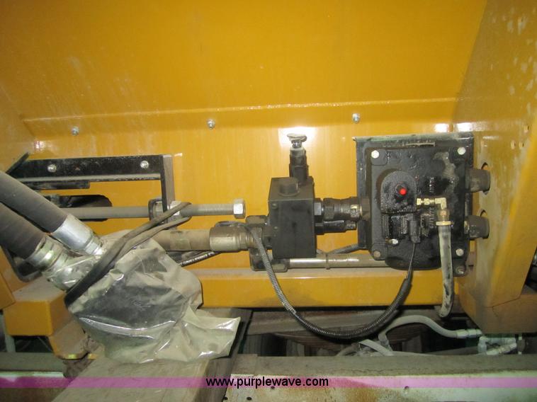 image for item 3200 Ag-Chem L3020G4 dry box spreader