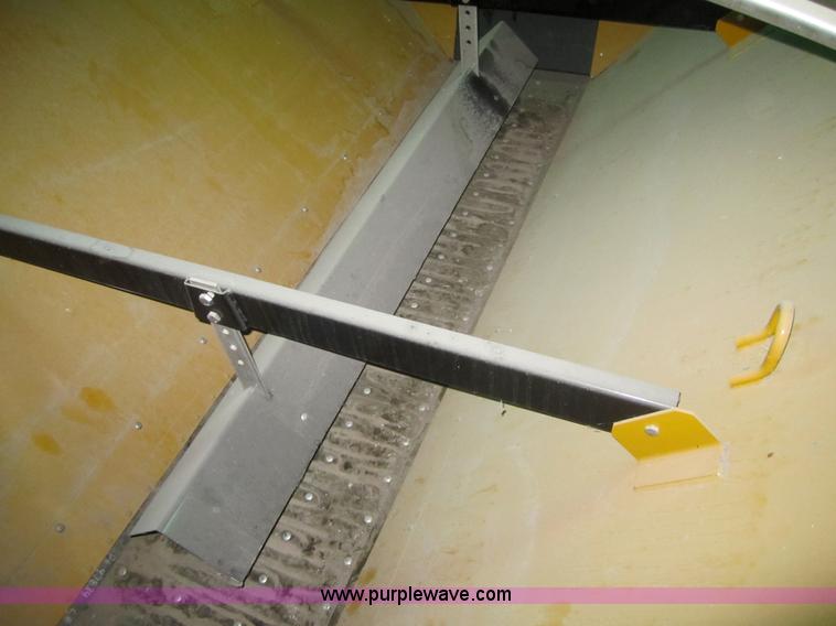 image for item 3200 Ag-Chem L3020G4 dry box spreader