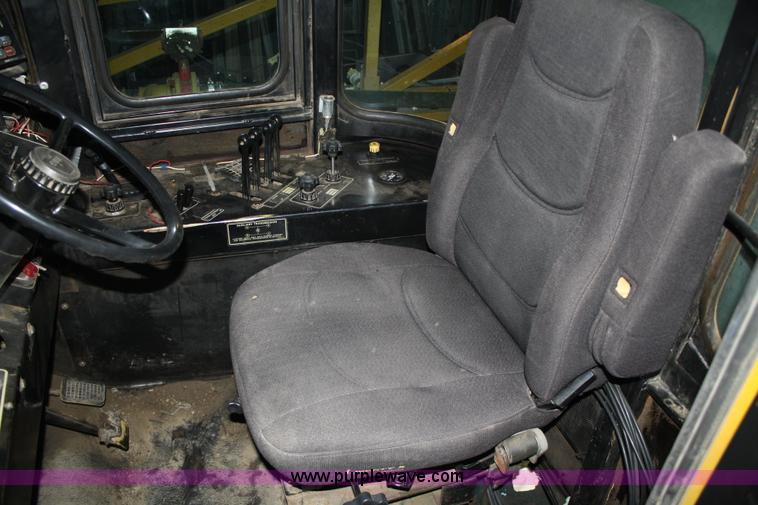 image for item 4947 1990 Ag-Chem Big A 2800 sprayer