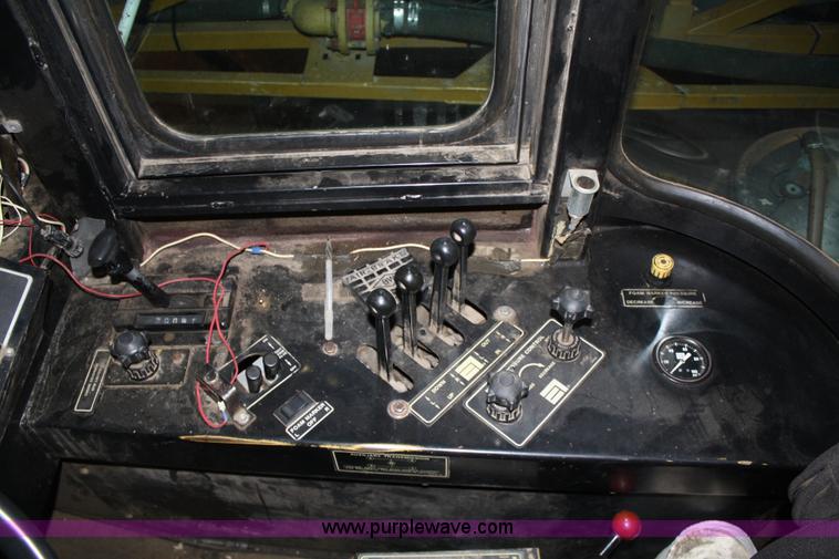 image for item 4947 1990 Ag-Chem Big A 2800 sprayer