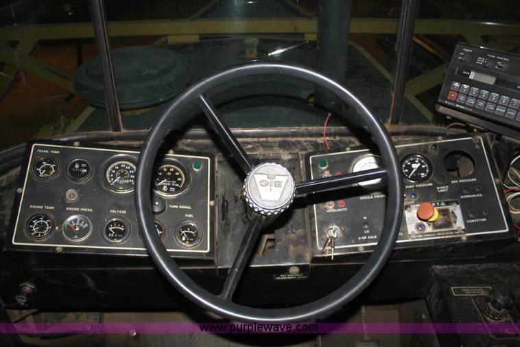 image for item 4947 1990 Ag-Chem Big A 2800 sprayer