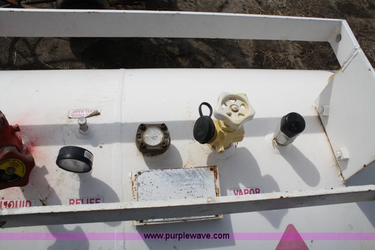 image for item 4950 1000 gallon anhydrous tank