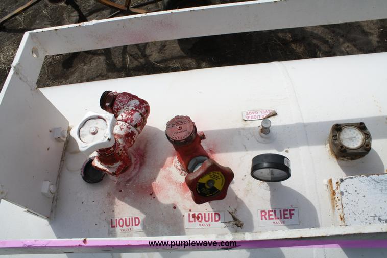 image for item 4950 1000 gallon anhydrous tank