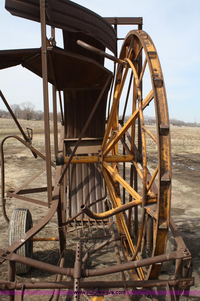 image for item 4951 Farris wheel bale loader