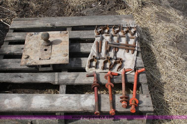 image for item 4952 Assorted parts