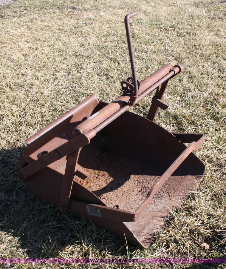 image for item 4961 Dearborn 29" three point bucket