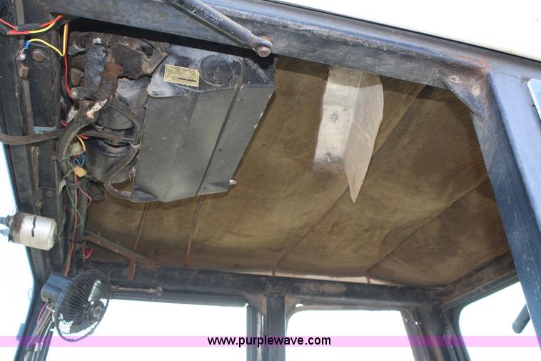 image for item 4965 International 684 tractor