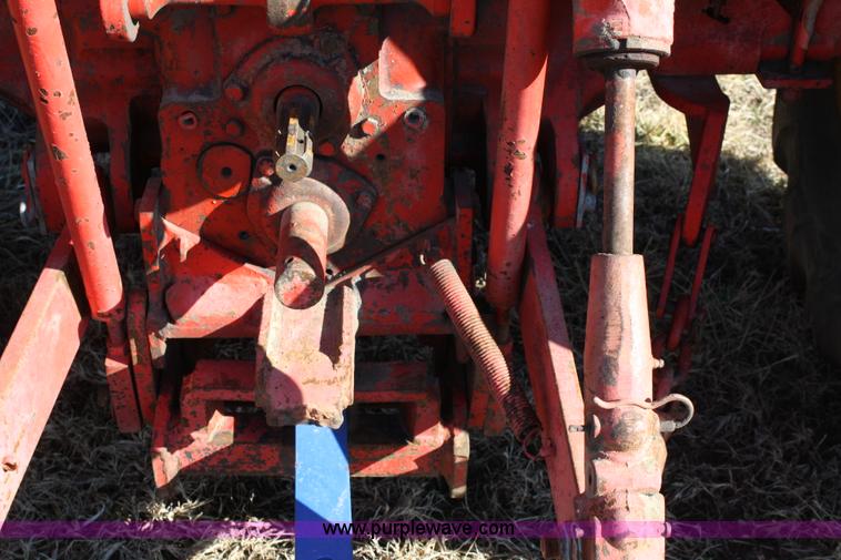 image for item 4965 International 684 tractor