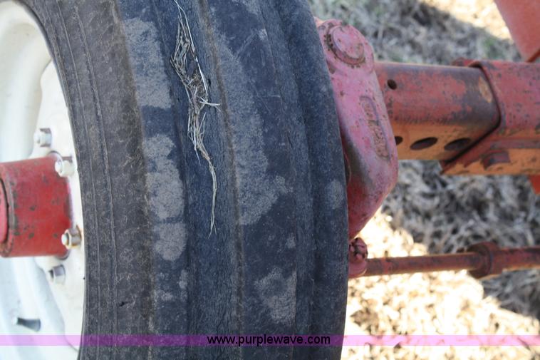 image for item 4965 International 684 tractor