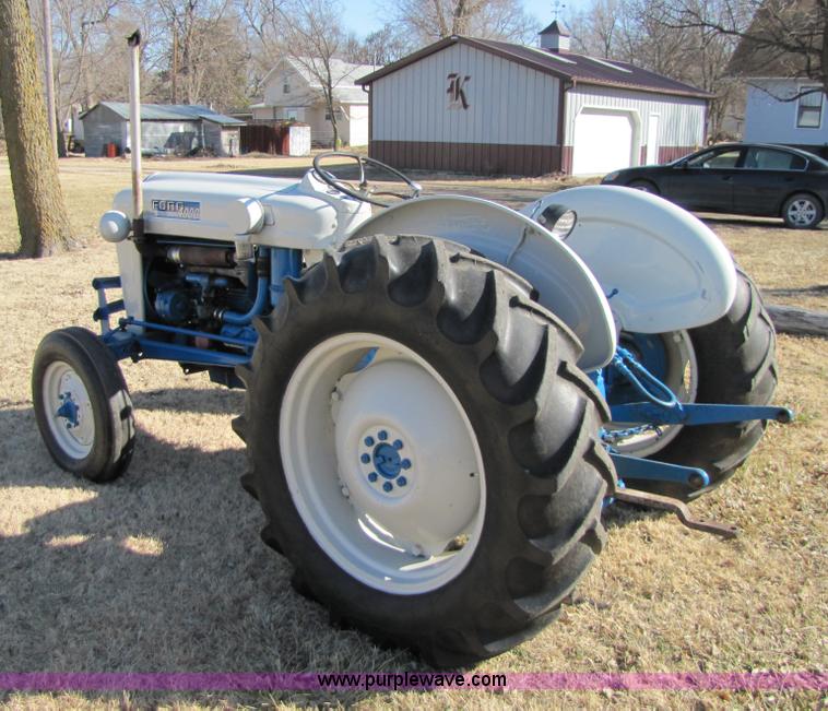 image for item 5304 1964 Ford 4000 tractor