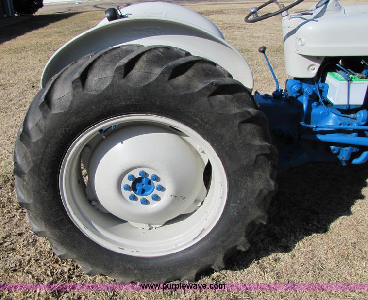 image for item 5304 1964 Ford 4000 tractor