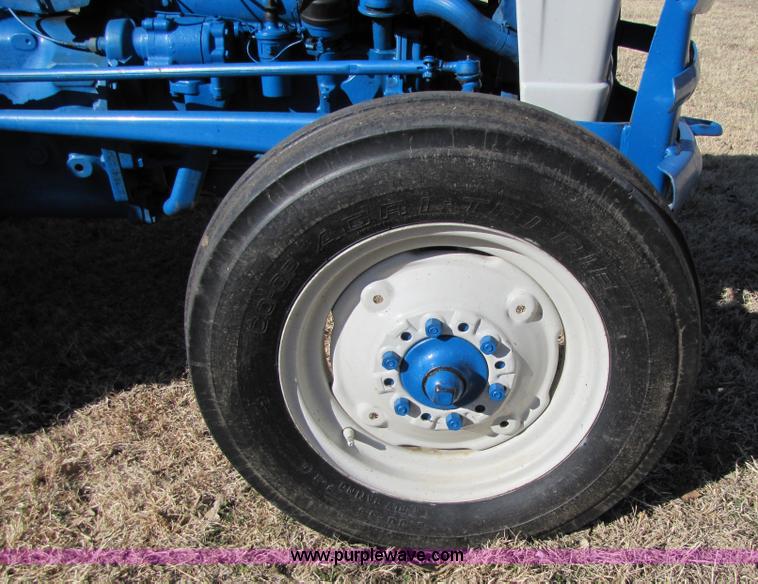 image for item 5304 1964 Ford 4000 tractor