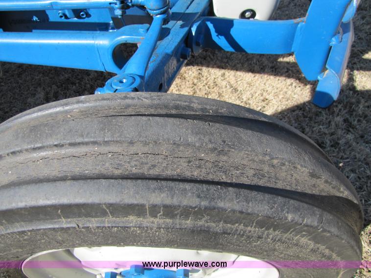 image for item 5304 1964 Ford 4000 tractor