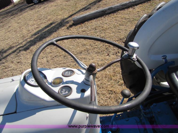 image for item 5304 1964 Ford 4000 tractor