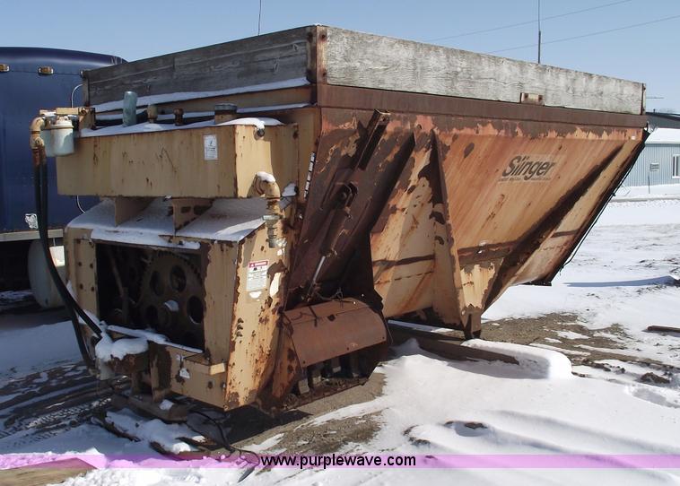 image for item 5467 Night Slinger 725 manure spreader