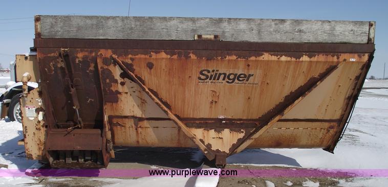 image for item 5467 Night Slinger 725 manure spreader