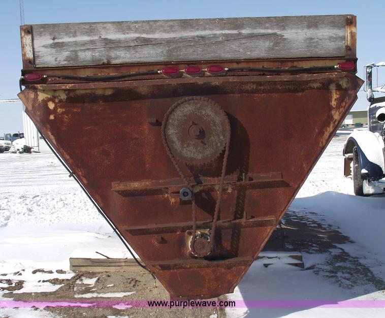 image for item 5467 Night Slinger 725 manure spreader