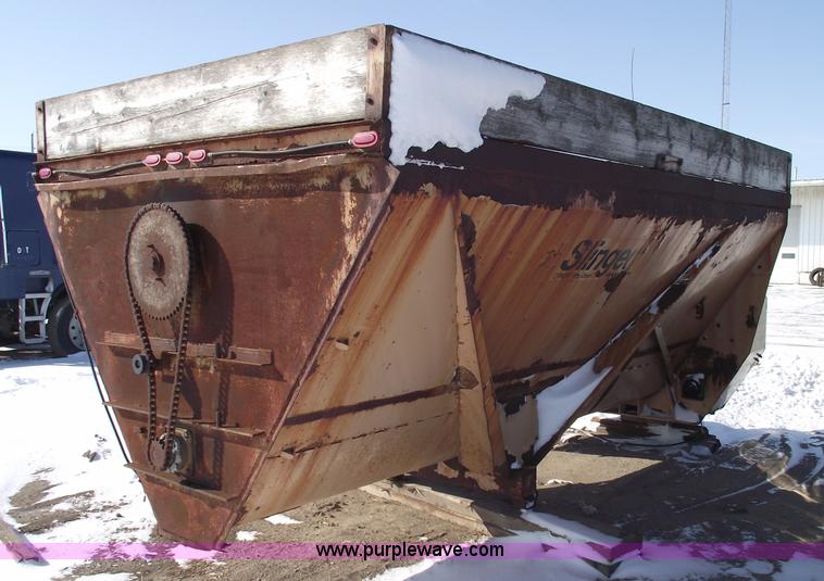 image for item 5467 Night Slinger 725 manure spreader