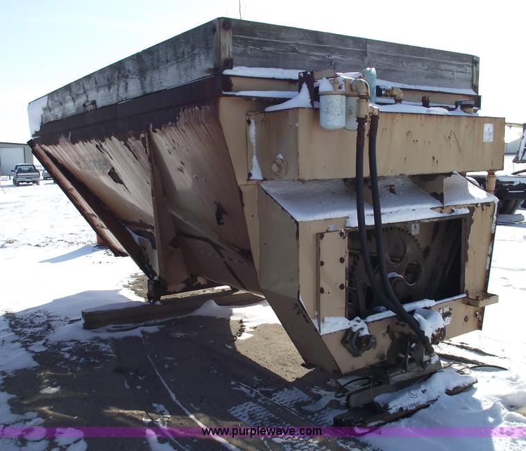 image for item 5467 Night Slinger 725 manure spreader