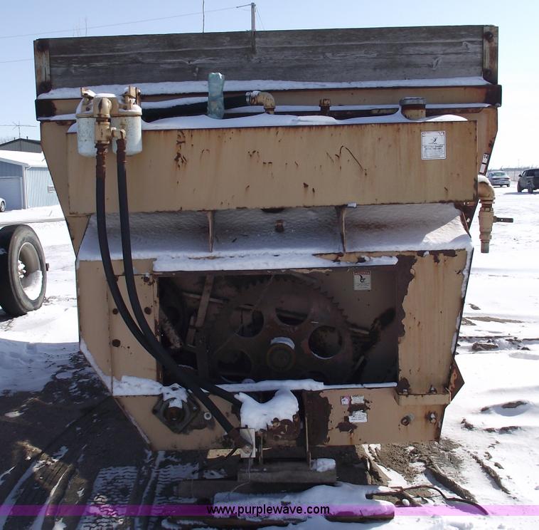 image for item 5467 Night Slinger 725 manure spreader