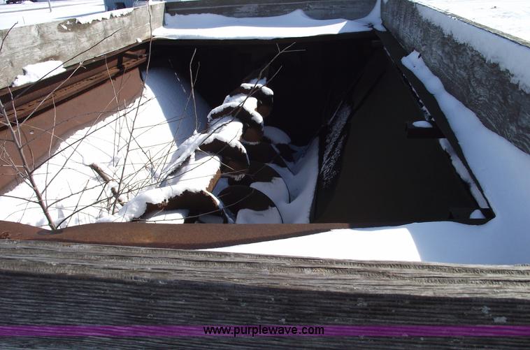 image for item 5467 Night Slinger 725 manure spreader