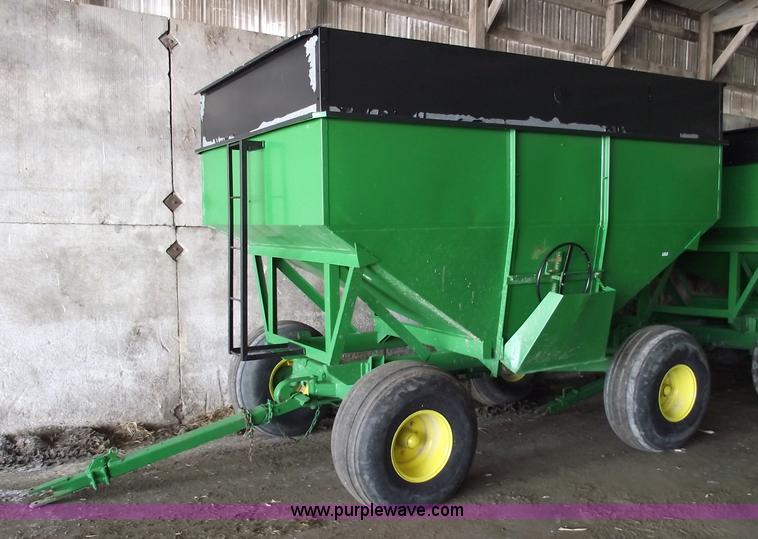 image for item 5472 375 bushel gravity wagon
