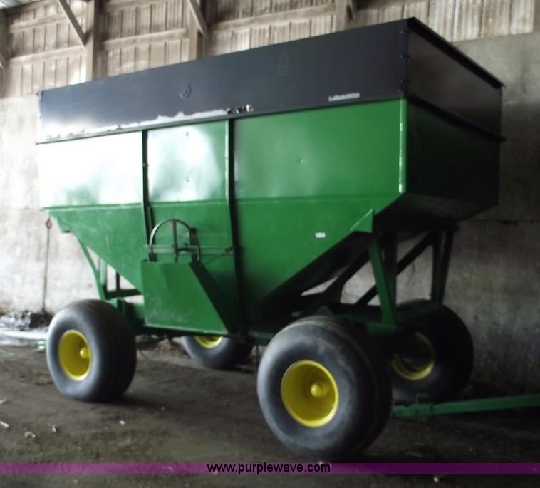 image for item 5472 375 bushel gravity wagon