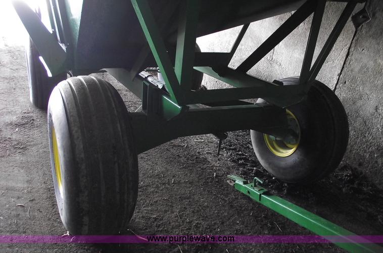 image for item 5472 375 bushel gravity wagon