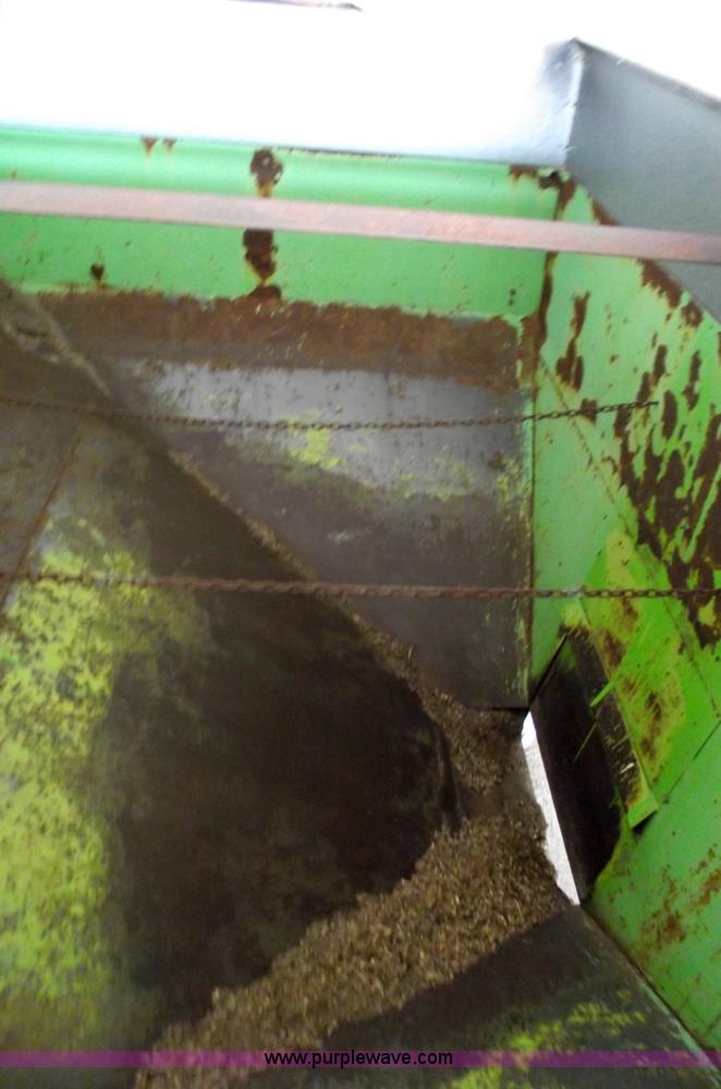 image for item 5472 375 bushel gravity wagon