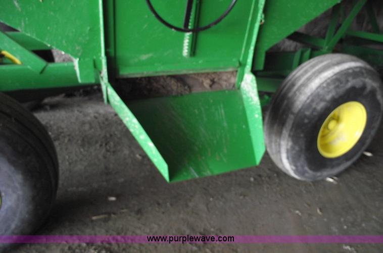 image for item 5472 375 bushel gravity wagon