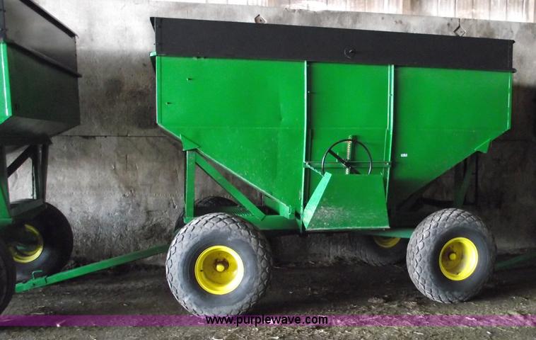 image for item 5473 350 bushel gravity wagon