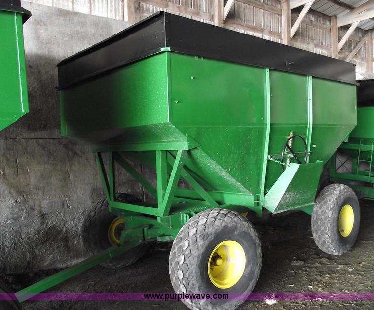 image for item 5473 350 bushel gravity wagon