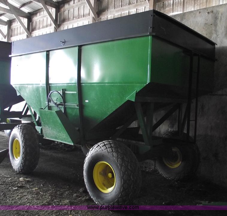 image for item 5473 350 bushel gravity wagon