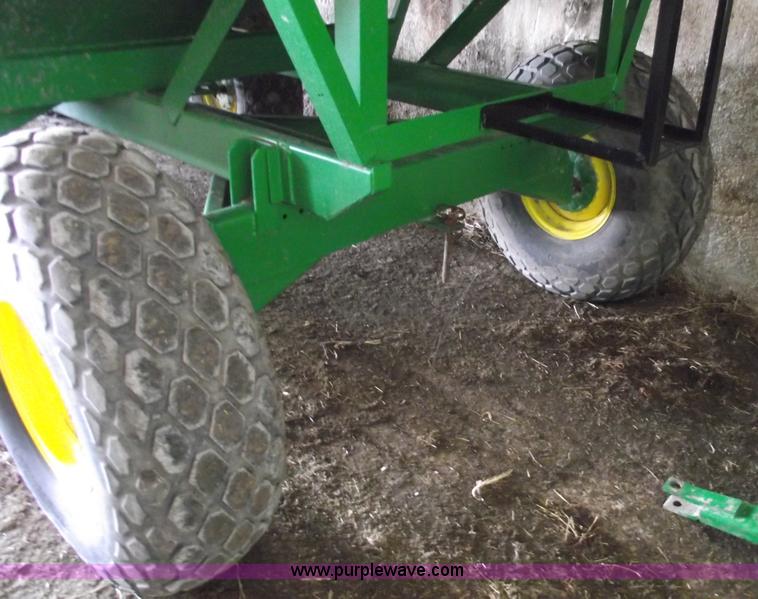 image for item 5473 350 bushel gravity wagon