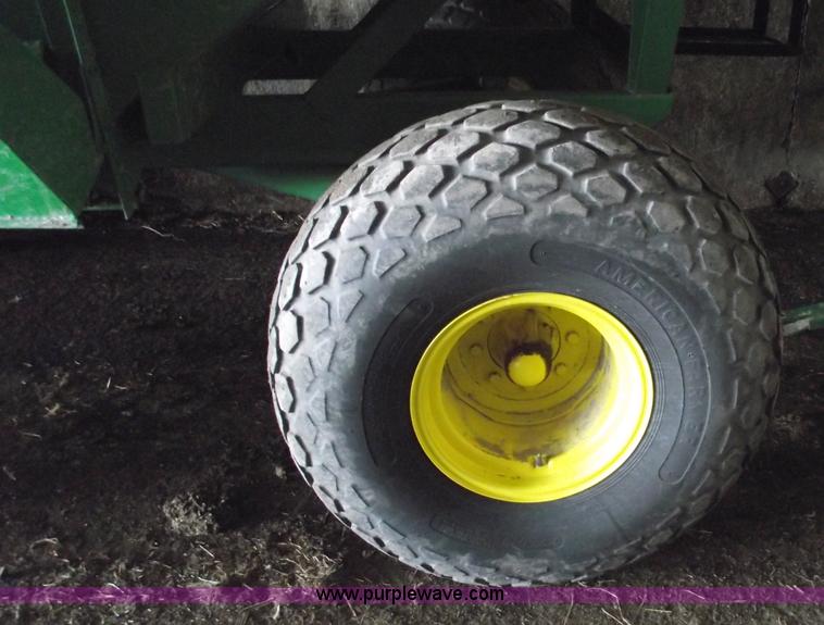 image for item 5473 350 bushel gravity wagon