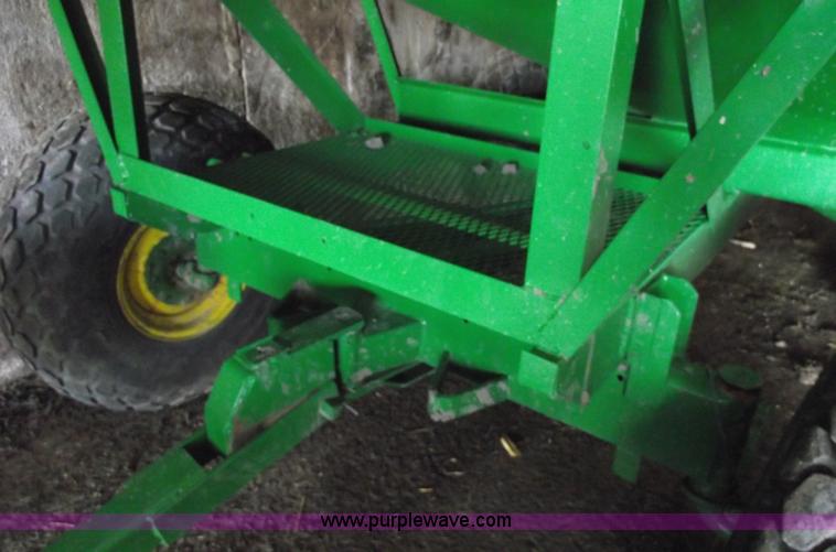 image for item 5473 350 bushel gravity wagon