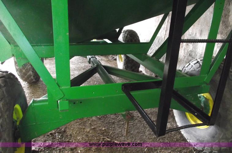 image for item 5473 350 bushel gravity wagon