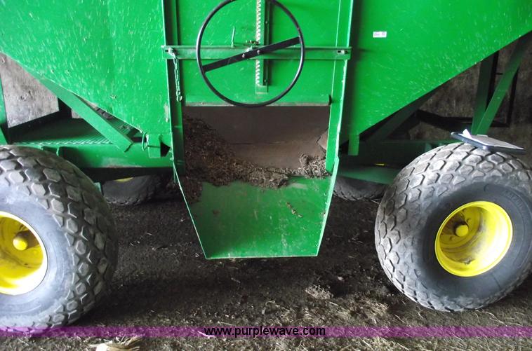 image for item 5473 350 bushel gravity wagon