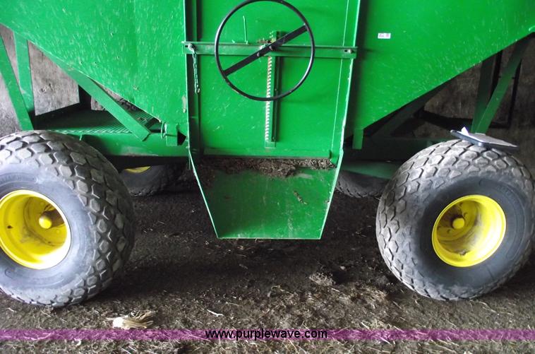 image for item 5473 350 bushel gravity wagon